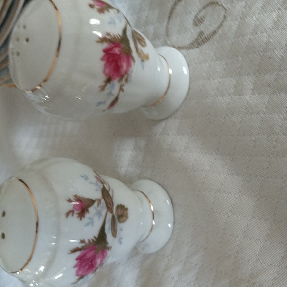 #7 SALT & PEPPER ROYAL ROSE MidCenturyPLEASE INQUIRE IF INTERESTED IN ADDL ITEMS - Picture 1 of 1